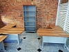 Расстановка мебели Берлин металл - цвет Мерано коричневый\Серый. 4 рабочих места + шкаф. Стены кирпич.